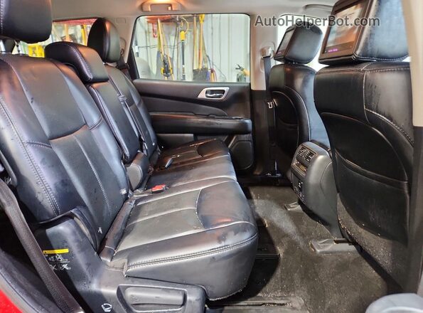 5N1DR2MM0HC912083 2017 NISSAN PATHFINDER Red Vista interior trasera