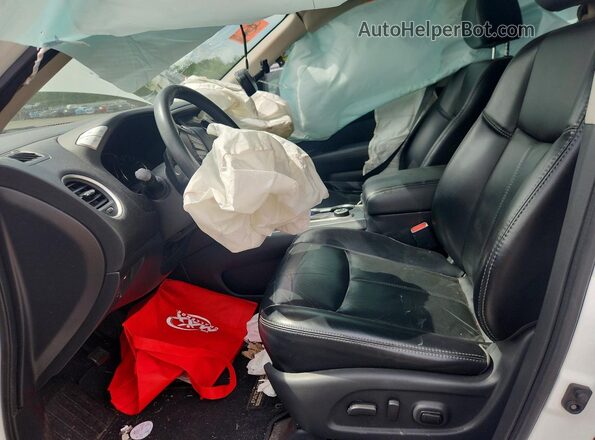 5N1DR2MM0JC628149 2018 NISSAN PATHFINDER White Вид салону спереду