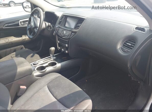 5N1DR2MM1HC606509 2017 NISSAN PATHFINDER Серебряный Вид салона спереди