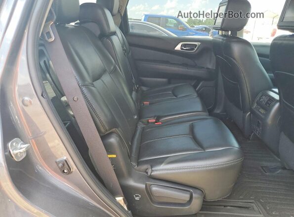 5N1DR2MM1HC639400 2017 NISSAN PATHFINDER Silver Вид задньої частини салону