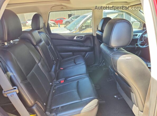 5N1DR2MM1HC642720 2017 NISSAN PATHFINDER Red Вид задньої частини салону