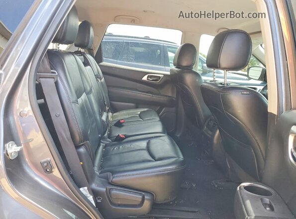 5N1DR2MM1HC698494 2017 NISSAN PATHFINDER Gray Widok wnętrza z tyłu