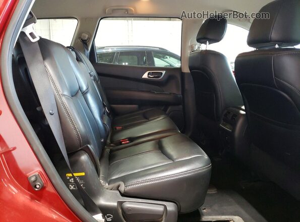 5N1DR2MM2HC613307 2017 NISSAN PATHFINDER Red Widok wnętrza z tyłu