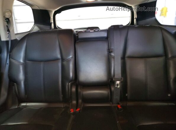 5N1DR2MM2HC613307 2017 NISSAN PATHFINDER Red Widok tylnych siedzeń