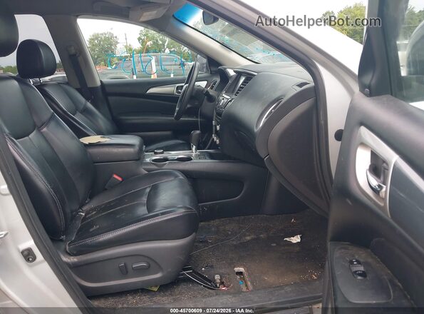 5N1DR2MM3HC645232 2017 NISSAN PATHFINDER Silver Вид салону спереду