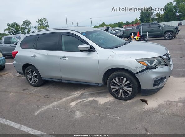 5N1DR2MM3HC645232 2017 NISSAN PATHFINDER Silver Вид задньої частини салону