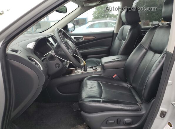 5N1DR2MM3HC905435 2017 NISSAN PATHFINDER Серебряный Вид салона спереди