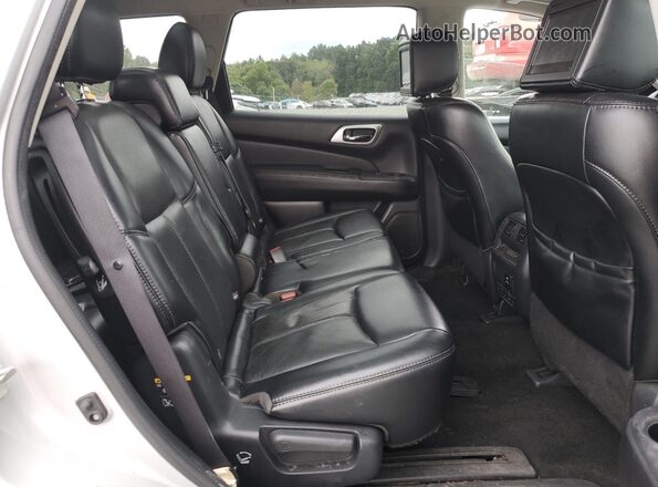 5N1DR2MM3HC905435 2017 NISSAN PATHFINDER Серебряный Вид задней части салона
