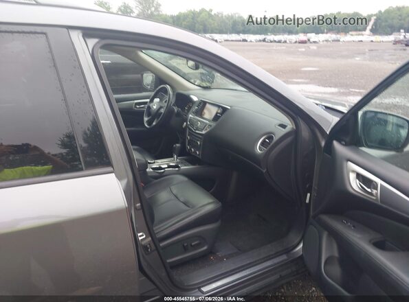 5N1DR2MM3JC650002 2018 NISSAN PATHFINDER Серый Вид салона спереди