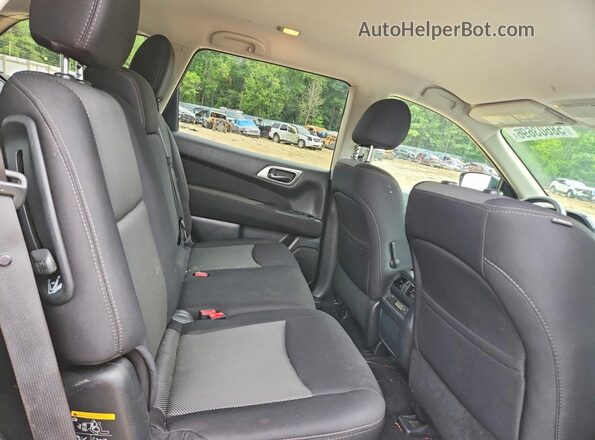 5N1DR2MM4HC627922 2017 NISSAN PATHFINDER Gray Widok wnętrza z tyłu