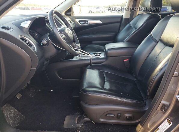 5N1DR2MM4HC645112 2017 NISSAN PATHFINDER Gray Front interior view
