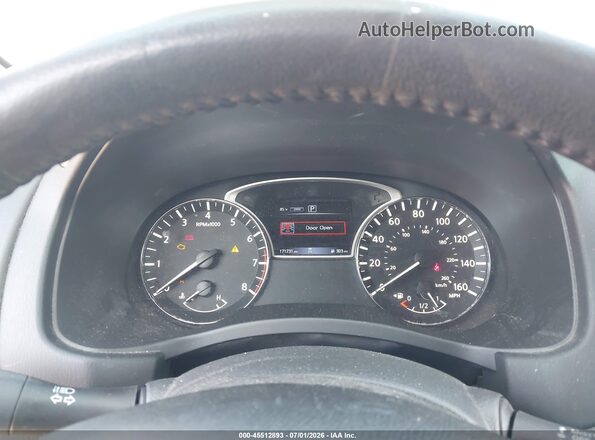 5N1DR2MM5JC668498 2018 NISSAN PATHFINDER Red Widok tylnych siedzeń
