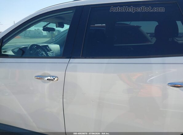 5N1DR2MM6HC622544 2017 NISSAN PATHFINDER White Widok wnętrza z tyłu