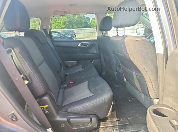 5N1DR2MM6HC675387 2017 NISSAN PATHFINDER Gray Rear interior view