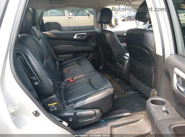 5N1DR2MM7JC608299 2018 NISSAN PATHFINDER Silver Vista de la etiqueta del VIN