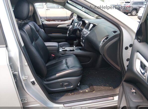 5N1DR2MM7JC608299 2018 NISSAN PATHFINDER Silver Vista interior delantera