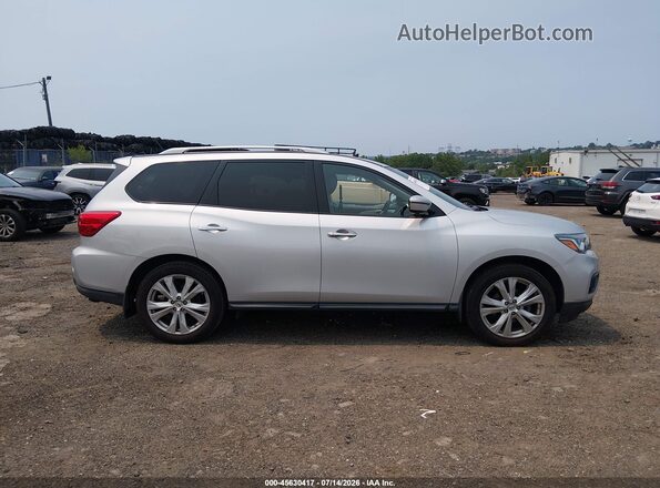 5N1DR2MM7JC608299 2018 NISSAN PATHFINDER Silver Vista interior trasera