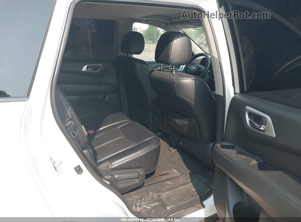 5N1DR2MM8JC667202 2018 NISSAN PATHFINDER White VIN կոդի պիտակի տեսք