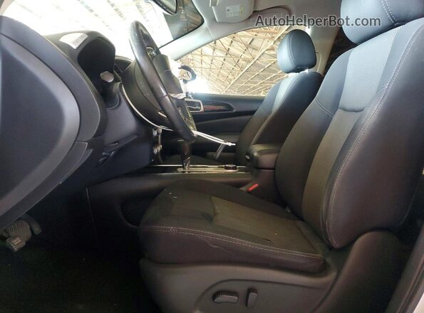 5N1DR2MM8JC669760 2018 NISSAN PATHFINDER Silver Widok wnętrza z przodu