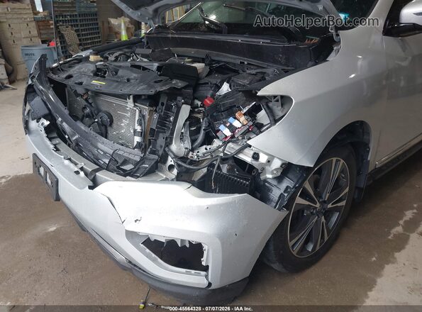 5N1DR2MM9HC614227 2017 NISSAN PATHFINDER Silver Вид салону спереду