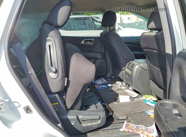 5N1DR2MM9JC654569 2018 NISSAN PATHFINDER White Vista interior trasera