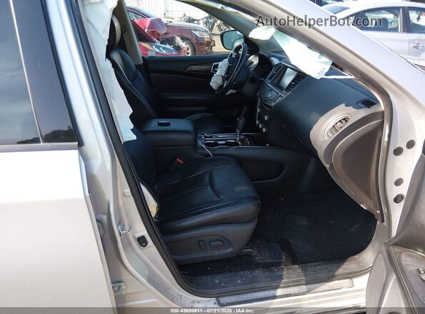 5N1DR2MMXHC631635 2017 NISSAN PATHFINDER Silver Вид салону спереду