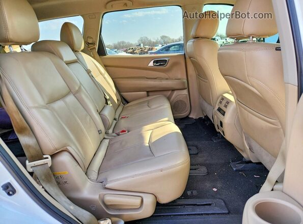 5N1DR2MN0HC623326 2017 NISSAN PATHFINDER White Rear interior view