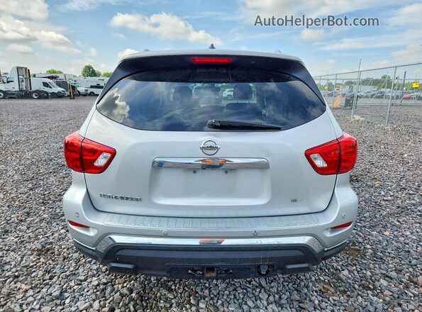 5N1DR2MN1HC640376 2017 NISSAN PATHFINDER Silver Rear view