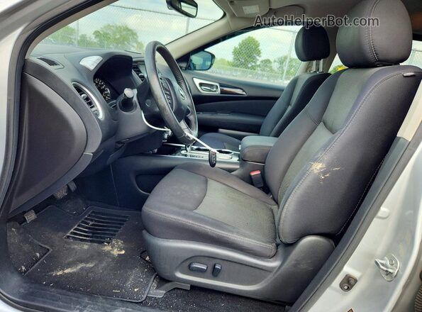5N1DR2MN1HC640376 2017 NISSAN PATHFINDER Silver Front interior view