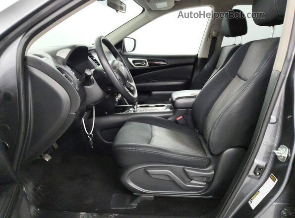 5N1DR2MN1JC621591 2018 NISSAN PATHFINDER Серебряный Вид салона спереди