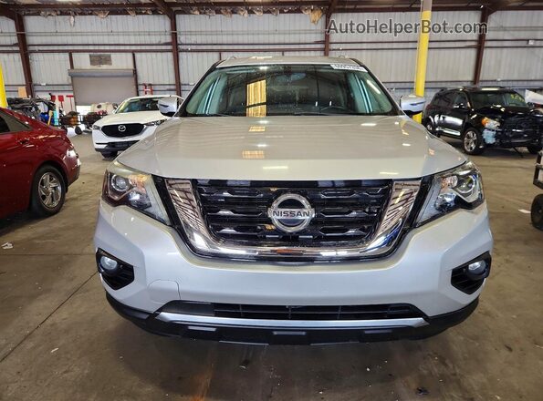5N1DR2MN2HC677775 2017 NISSAN PATHFINDER Серебряный Вид спереди