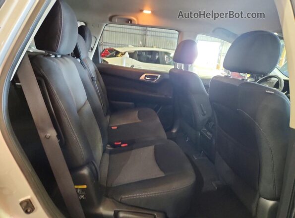 5N1DR2MN2HC677775 2017 NISSAN PATHFINDER Серебряный Вид задней части салона