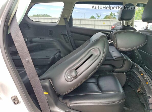5N1DR2MN4HC640100 2017 NISSAN PATHFINDER Silver Vista interior trasera