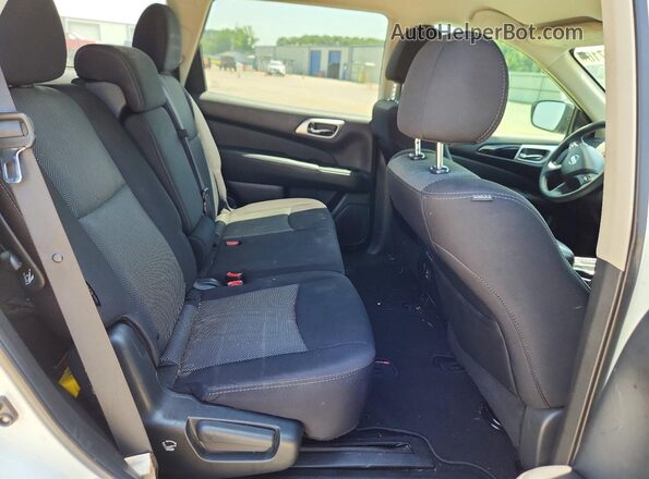 5N1DR2MN4JC657873 2018 NISSAN PATHFINDER White Rear seats view