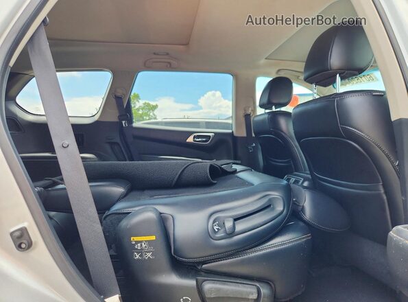 5N1DR2MN5HC698734 2017 NISSAN PATHFINDER Серебряный Вид задней части салона