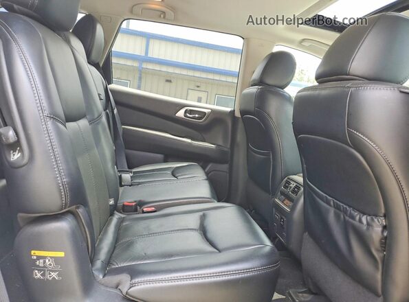 5N1DR2MN6HC906314 2017 NISSAN PATHFINDER Silver Rear interior view