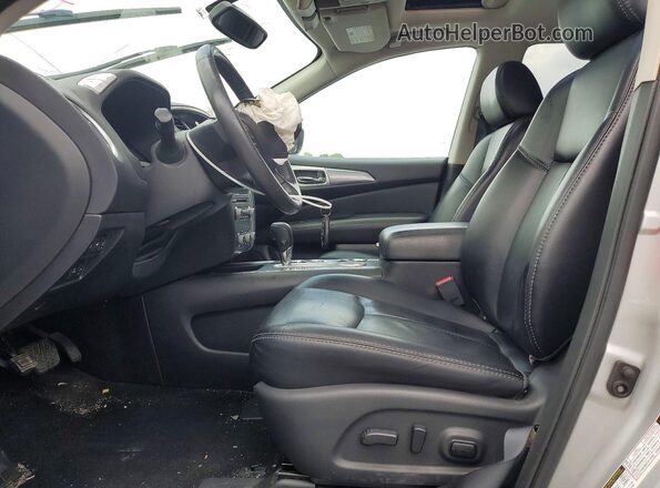 5N1DR2MN6HC906314 2017 NISSAN PATHFINDER Silver Front interior view