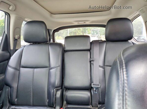 5N1DR2MN6HC906314 2017 NISSAN PATHFINDER Silver Rear seats view