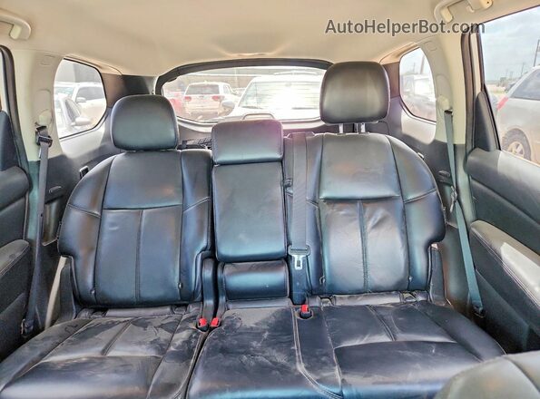 5N1DR2MN6JC635650 2018 NISSAN PATHFINDER Silver Հետևի նստատեղերի տեսք
