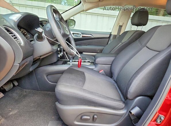 5N1DR2MN7HC661846 2017 NISSAN PATHFINDER Red Widok wnętrza z przodu