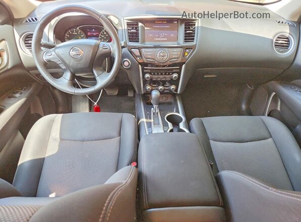 5N1DR2MN7HC661846 2017 NISSAN PATHFINDER Red Widok deski rozdzielczej