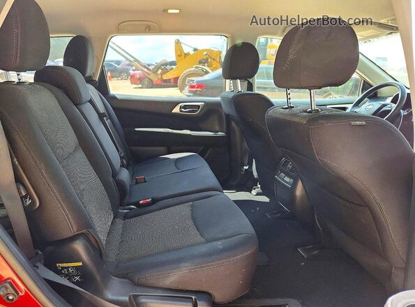 5N1DR2MN7HC661846 2017 NISSAN PATHFINDER Red Widok wnętrza z tyłu