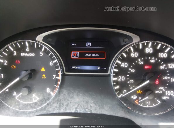 5N1DR2MN7JC610661 2018 NISSAN PATHFINDER Gray Rear seats view
