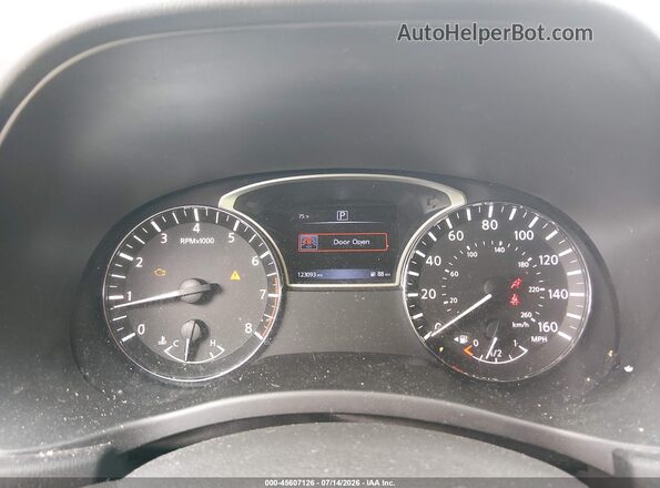 5N1DR2MN8HC695813 2017 NISSAN PATHFINDER Black Widok tylnych siedzeń