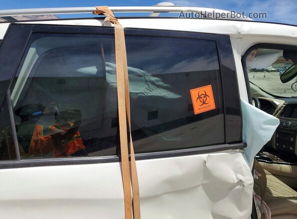 5N1DR2MN8JC653440 2018 NISSAN PATHFINDER White Rear seats view