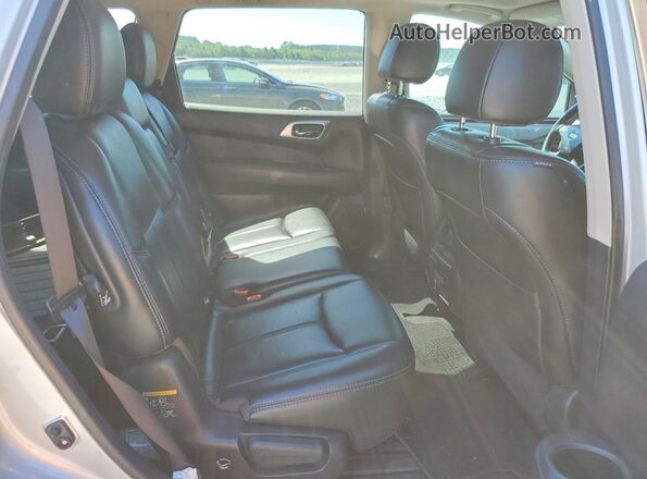 5N1DR2MNXHC604072 2017 NISSAN PATHFINDER Gray Widok wnętrza z tyłu