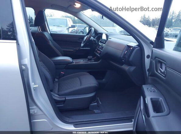 5N1DR3AA4RC216151 2024 NISSAN PATHFINDER Silver Widok wnętrza z przodu