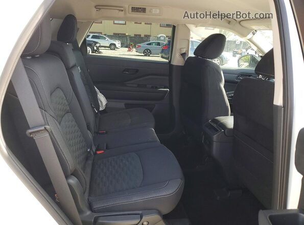 5N1DR3AA6RC248616 2024 NISSAN PATHFINDER White Widok wnętrza z tyłu