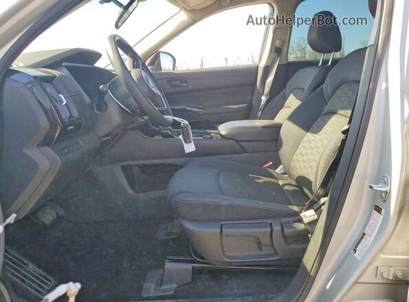 5N1DR3AC1RC315513 2024 NISSAN PATHFINDER Серебряный Вид салона спереди