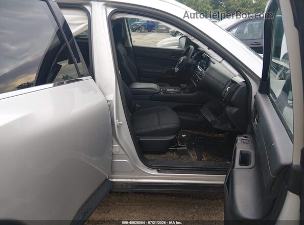 5N1DR3AC7PC260241 2023 NISSAN PATHFINDER Silver Widok wnętrza z przodu